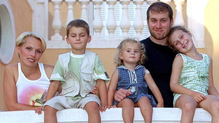 Ирина Маландина и Роман Абрамович с детьми.