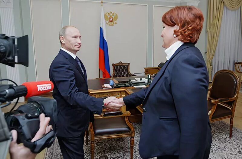 Владимир Путин и Елена Скрынник