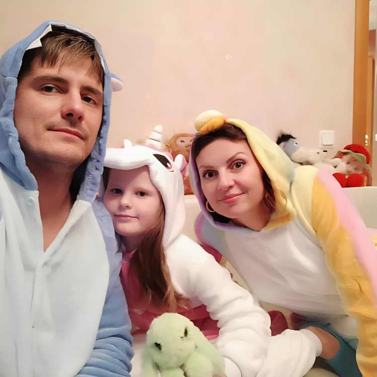 Дмитрий Паламарчук, его жена Инна Анциферова и дочь Полина