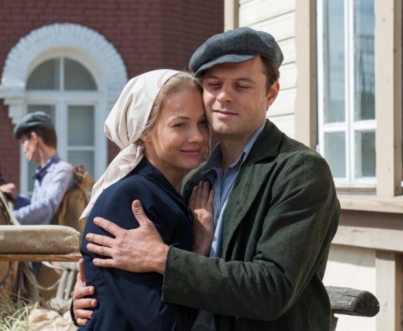 Елена Аросьева и Евгений Пронин, кадр из сериала «Два берега»