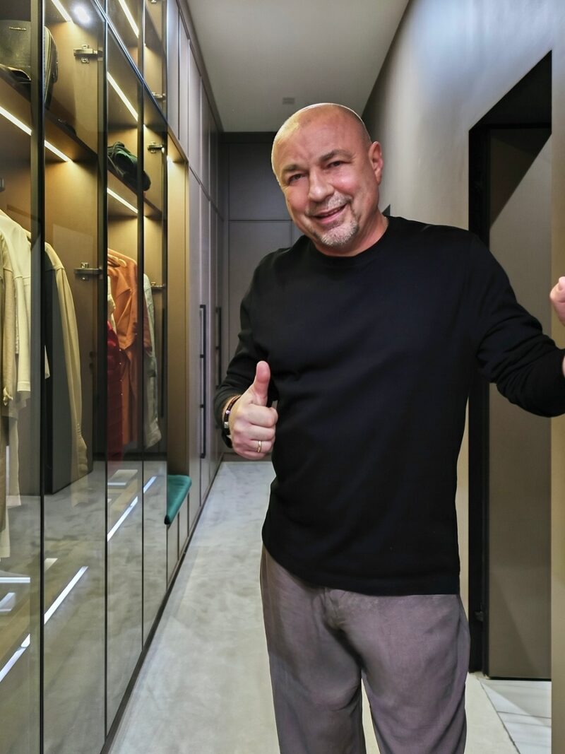 Жизнь после спорта: Александр Жулин построил особняк мечты для молодой жены и дочерей