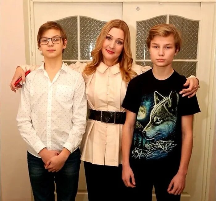Внуки-близнецы Вячеслава Тихонова: как сейчас выглядят и чем занимаются Вячеслав и Георгий Вороновские
