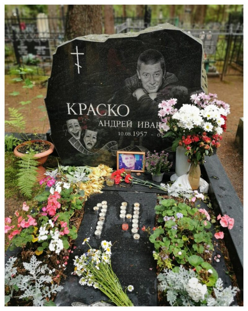 Вечная память в камне: как выглядят мемориалы ушедших российских звёзд
