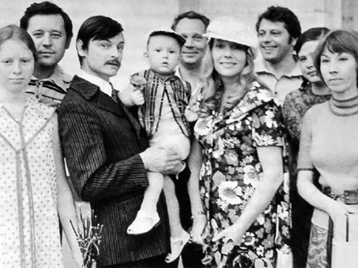 Андрей Тарковский с женой Ларисой, сыном Андреем и падчерицей Ольгой, 1972 год