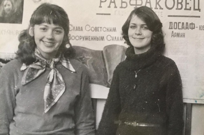 Алёна Яковлева (справа) в юные годы