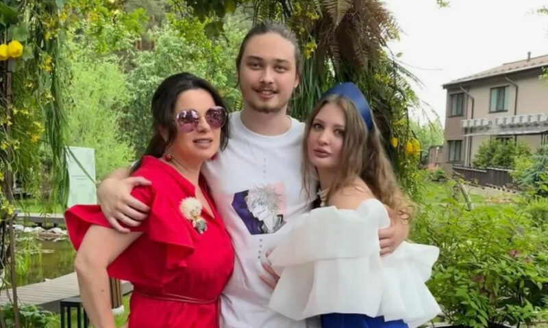 «У вас будет сыночек!»: Наташа Королева раскрыла пол ребенка своей фанатки прямо на сцене