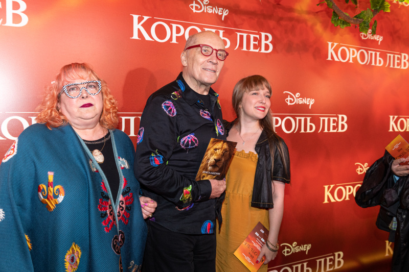 Александр Филиппенко с женой и дочерью.