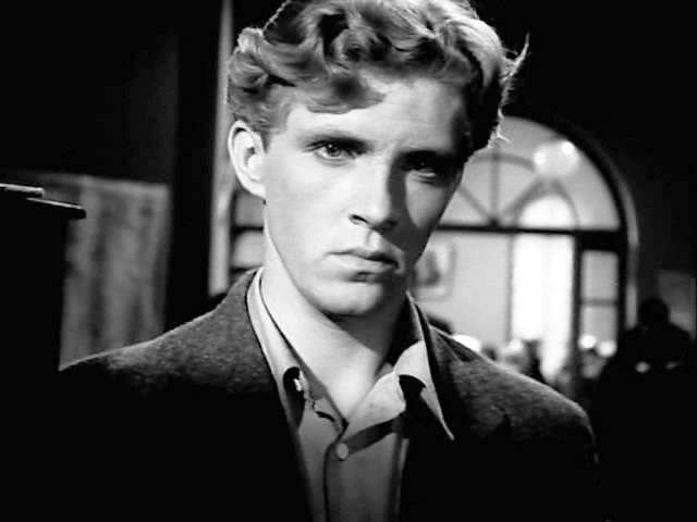 Кадр из фильма «Человек родился» (1956)