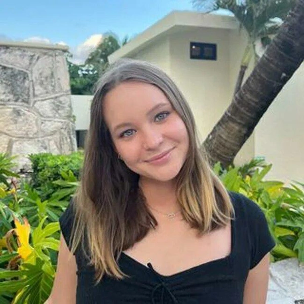 25-летняя дочь Сергея Жукова: психолог в США, жизнь без соцсетей и редкие фото с отцом