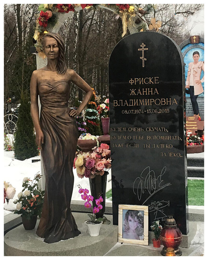 Вечная память в камне: как выглядят мемориалы ушедших российских звёзд