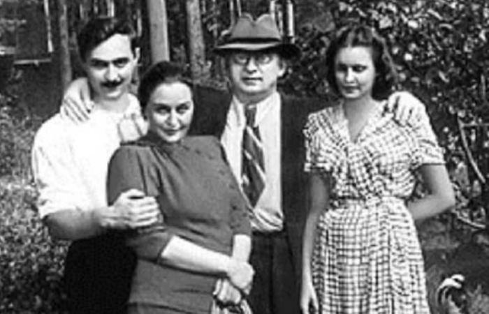 Лаврентий Берия с семьёй: женой, сыном и невесткой.