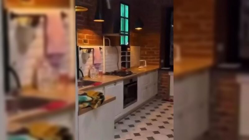 Собственная евродвушка в 17 лет: как обустроил свою первую квартиру певец Ваня Дмитриенко