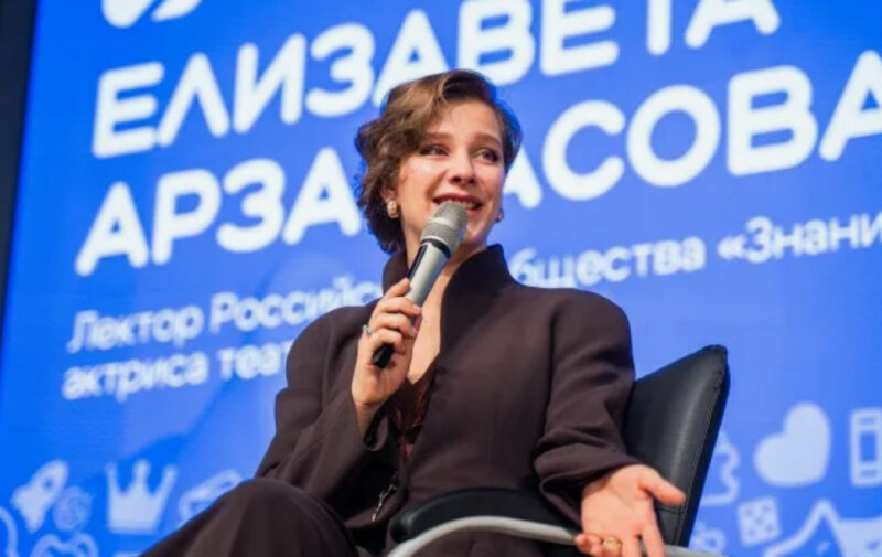 «Вижу с ним своё будущее»: как Елизавета Арзамасова переросла образ «папиной дочки», сыграла князя Мышкина и нашла счастье с Ильёй Авербухом