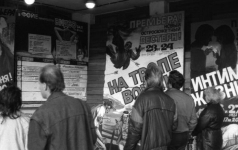 В 1990-е годы появились в прокате американские фильмы, которые обошли индийские кинокартины