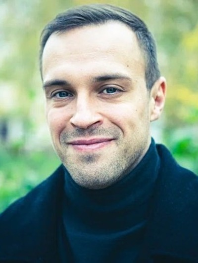 15 лет верности одной женщине, двое сыновей и вызов Дмитрию Нагиеву: личные победы актера Павла Попова