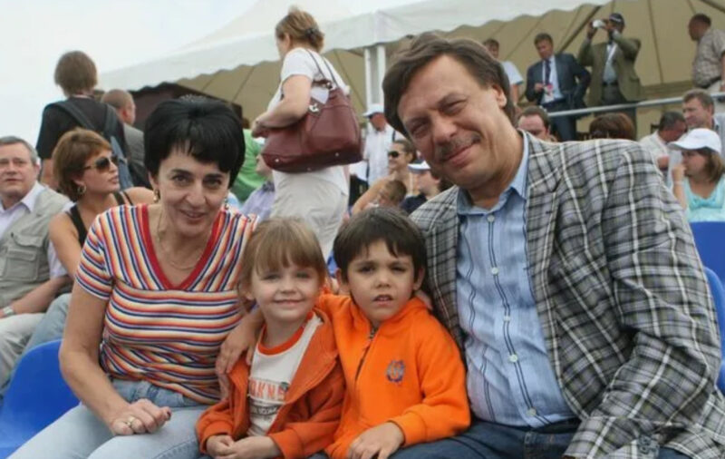 Двадцать лет спустя: как живут и чем занимаются усыновлённые дети Михаила Барщевского