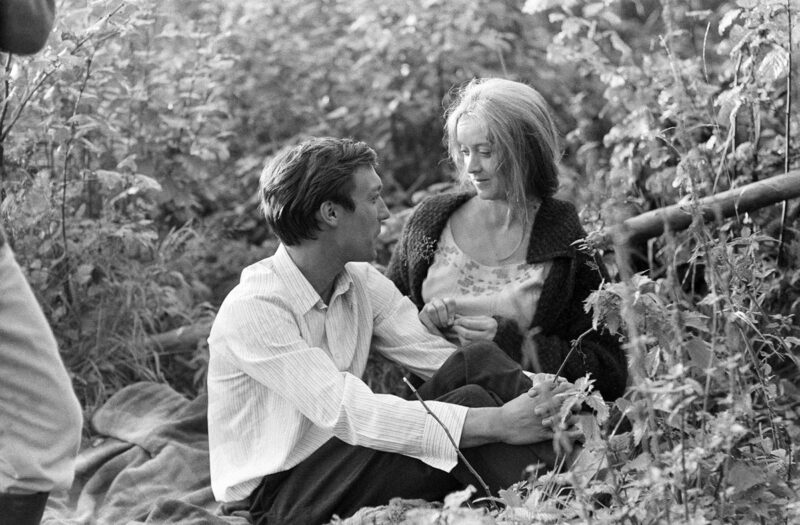 Олег Янковский и Маргарита Терехова на съёмках фильма «Зеркало», 1974 год