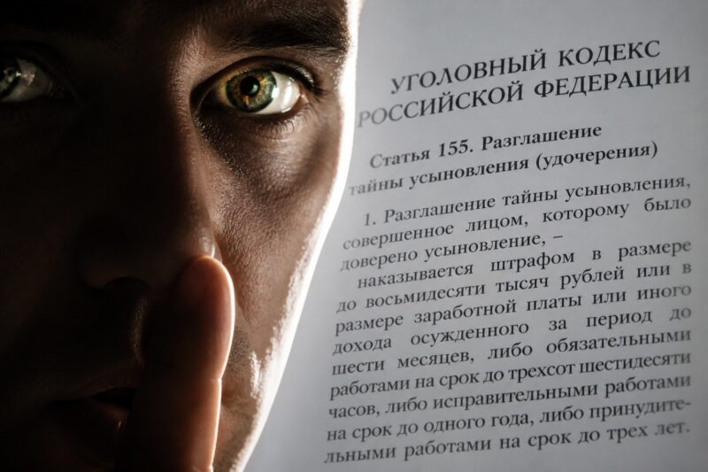 Маленькая зарплата, онкология и судимость: кому навсегда закроют путь к усыновлению