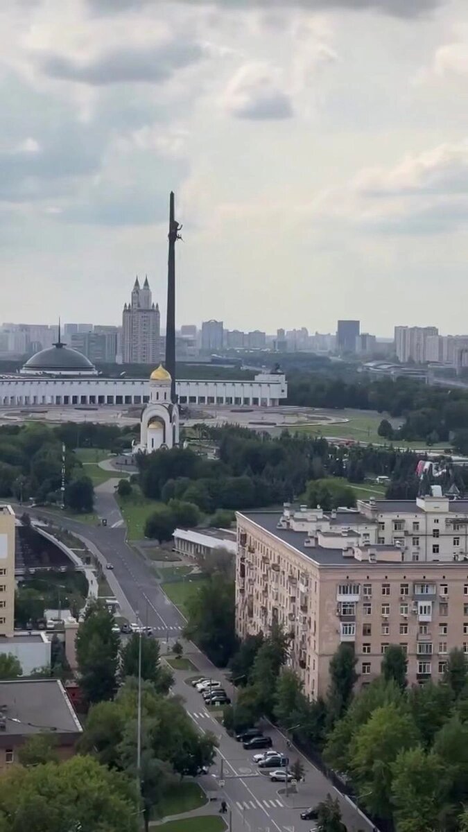 Панорамный вид на город из окон новых апартаментов