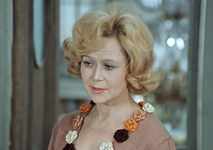 Светлана Немоляева в "Служебном романе".