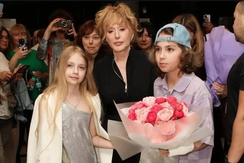 Алла Пугачева вместе с сыном Гарри и дочерью Лизой