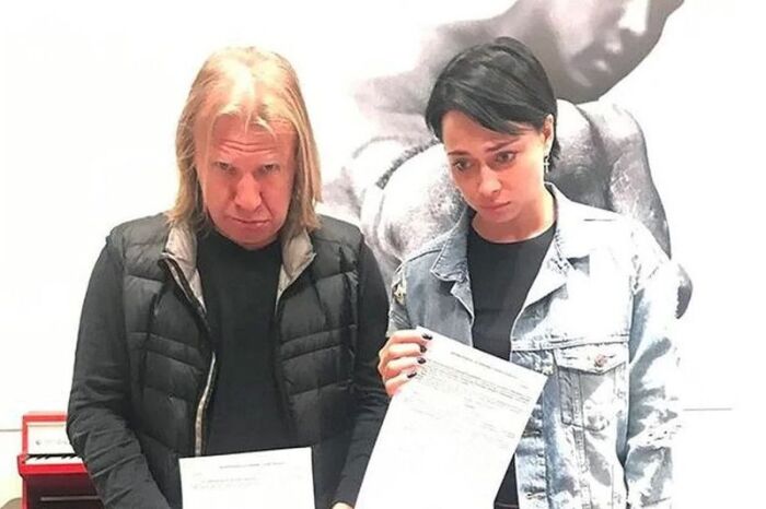 Судебное разбирательство между Настасьей Самбурской и продюсером затянулось надолго