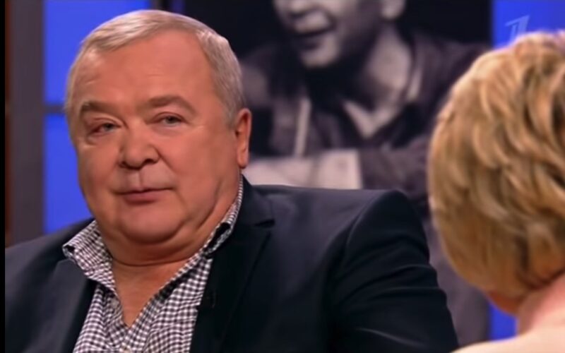 Теща проверяла его через органы, а депутат забрал театр: почему «Усатый нянь» в 73 года остался совсем один