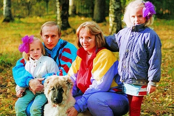 Семейная фотография: Владимир и Людмила Путины вместе с дочерьми