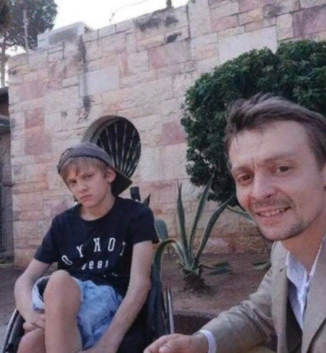 Уехал ради особенного сына и оставил долги матери: как сейчас живет звезда сериала «След» Евгений Кулаков