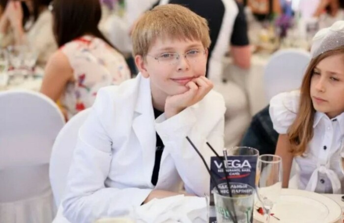 Дени Байсаров в юности