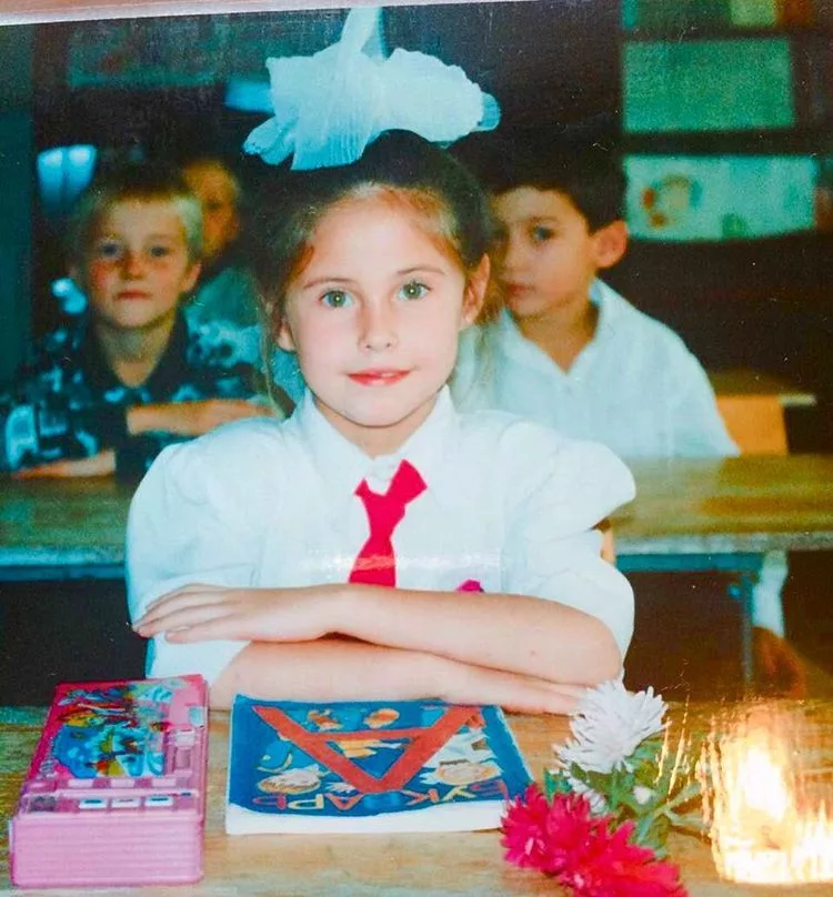 «Попала на экран через постель»: как Илана Дылдина пережила нищету и стала звездой «Уральских пельменей»