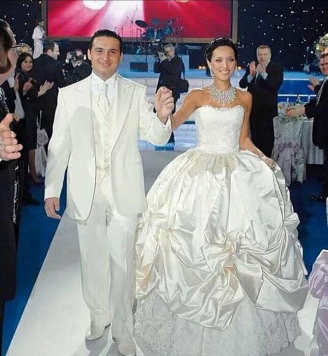 Тяжелый раздел имущества в 5 миллиардов после свадьбы за $3 млн и 18 лет показного счастья: Как рухнул брак Алсу с сыном банкира
