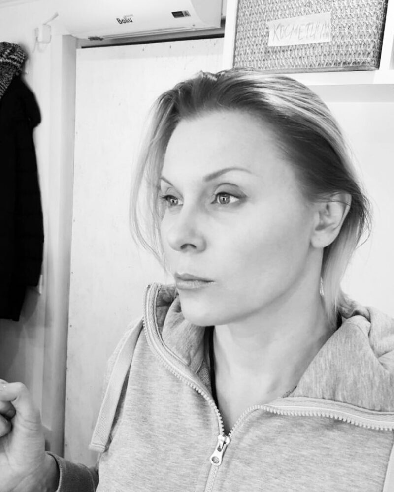 Продала квартиру за 40 млн и уехала во Францию: почему Яна Троянова теперь скучает по России и редко выходит на связь