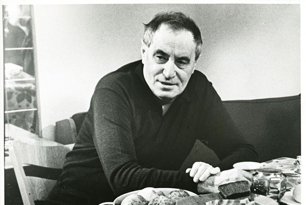 Валентин Катаев во время прогулки в Переделкине, январь 1967 года