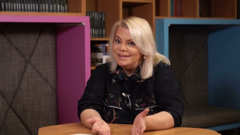 «Сказка про старушку-звездушку»: почему Яна Поплавская считает брак Аллы Пугачёвой главным источником внимания к её семье