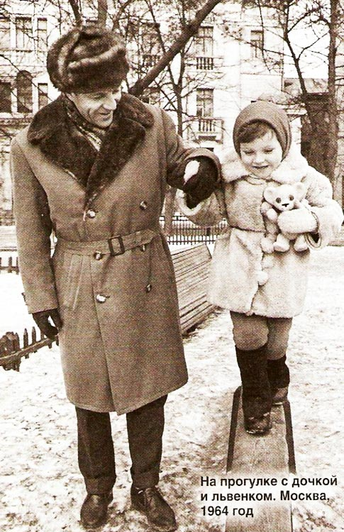 Ультиматум на восьмом этаже: как Алла Парфаньяк спасла Михаила Ульянова от гибели