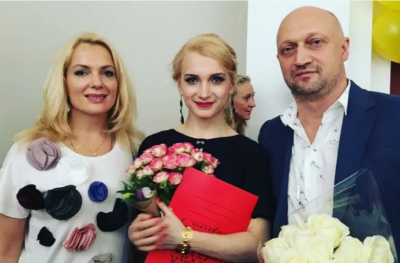 Пятеро детей, совместная сцена с дочерью и заявление о новом браке: как складывается жизнь Марии Порошиной