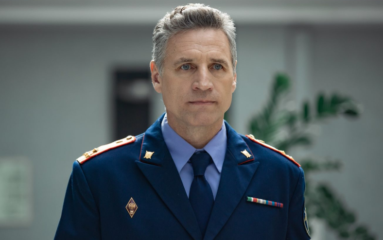 Первые роли и нынешний облик: как изменились 6 «дедов» из первого сезона сериала «Солдаты»