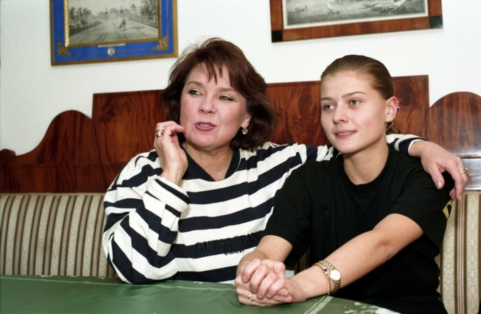 «У меня нет отчима, это мой отец»: почему Мария Голубкина уверена в родстве с Андреем Мироновым вопреки официальным бумагам