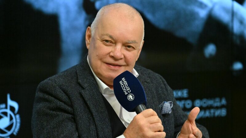Восемь браков, жена младше на 22 года и брат в США: как устроена семья Дмитрия Киселева