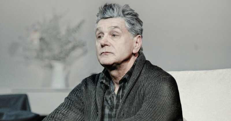 «Молодой человек, вы на мне женитесь?»: как случайный вопрос связал Сергея Маковецкого с женщиной на 18 лет старше, и что с ними происходит сейчас