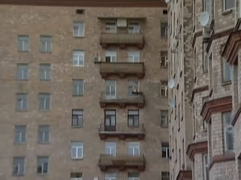 От 43 до 100 миллионов рублей: сколько сегодня стоит реальное жилье по адресам из любимых ситкомов