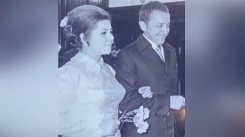 Фанатки дежурили в подъезде, а он спешил домой: история любви Александра и Светланы Масляковых, ушедших друг за другом