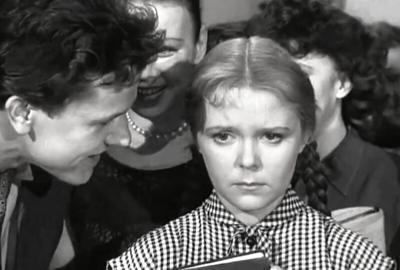 Кадр из мелодрамы «Они встретились в пути» (1957) режиссера Татьяны Лукашевич