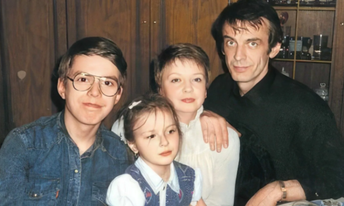 Георгий Тараторкин и Екатерина Маркова с детьми