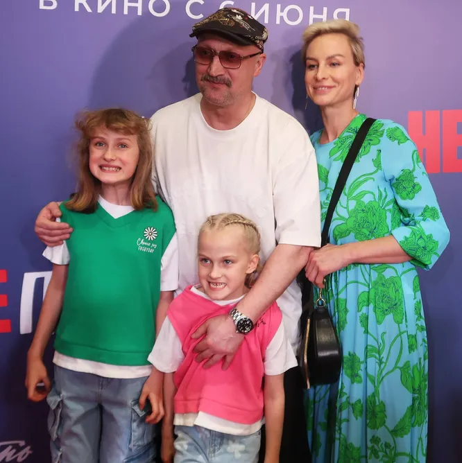 Гость в собственном доме: почему Гоша Куценко поселился отдельно от жены и дочерей и как заглаживает ошибки прошлого