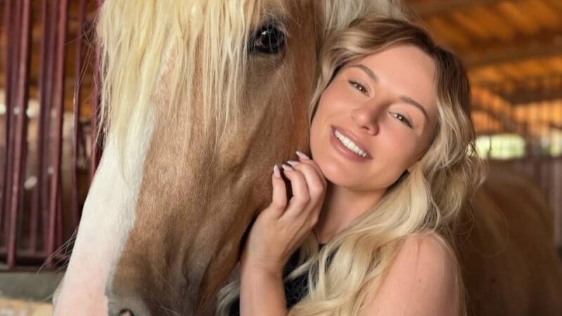Своя деревня, 12 лошадей и слухи о разводе: как сейчас живет 36-летняя Анна Asti