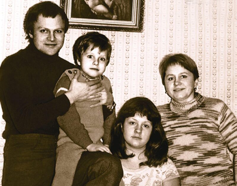 Александр Соловьёв и Людмила Гнилова с детьми