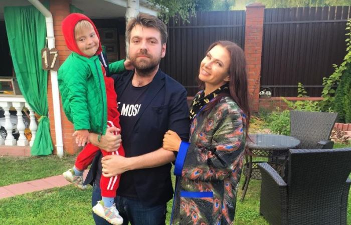 Оставил дом бывшей жене, похудел на 50 кг и уехал из страны: как сейчас живет Александр Семин после развода с Эвелиной Бледанс