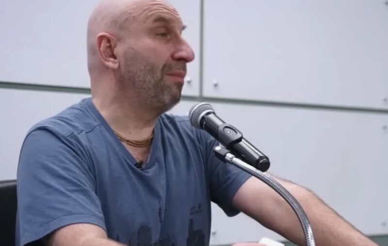 От технолога общепита до ведущего на федеральном ТВ: как устроен феномен Сатьи Даса